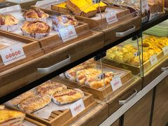 面包甜点陈列柜-三色鸽西饼店(黄河路店)