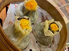 咸蛋黄乌米烧麦-佬泰丰斋· 乌镇茶食餐厅