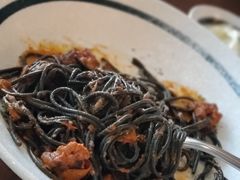 墨鱼面伴虾和卡拉布利亚肉肠番茄汁-FISH&POTATO Cō(地中海美食 万象城店)