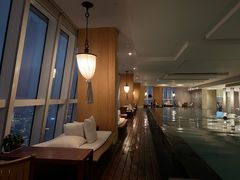 泳池水温微凉-上海柏悦酒店