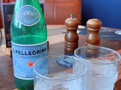 -Ribs & Burgers The Rocks