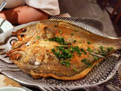 蜜桃烤鱼-蜜桃餐厅·伴山(湖滨商业街店)