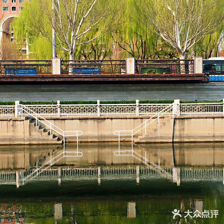 北京绿道，顾名思义，北京的绿色道路。不去深究其定义