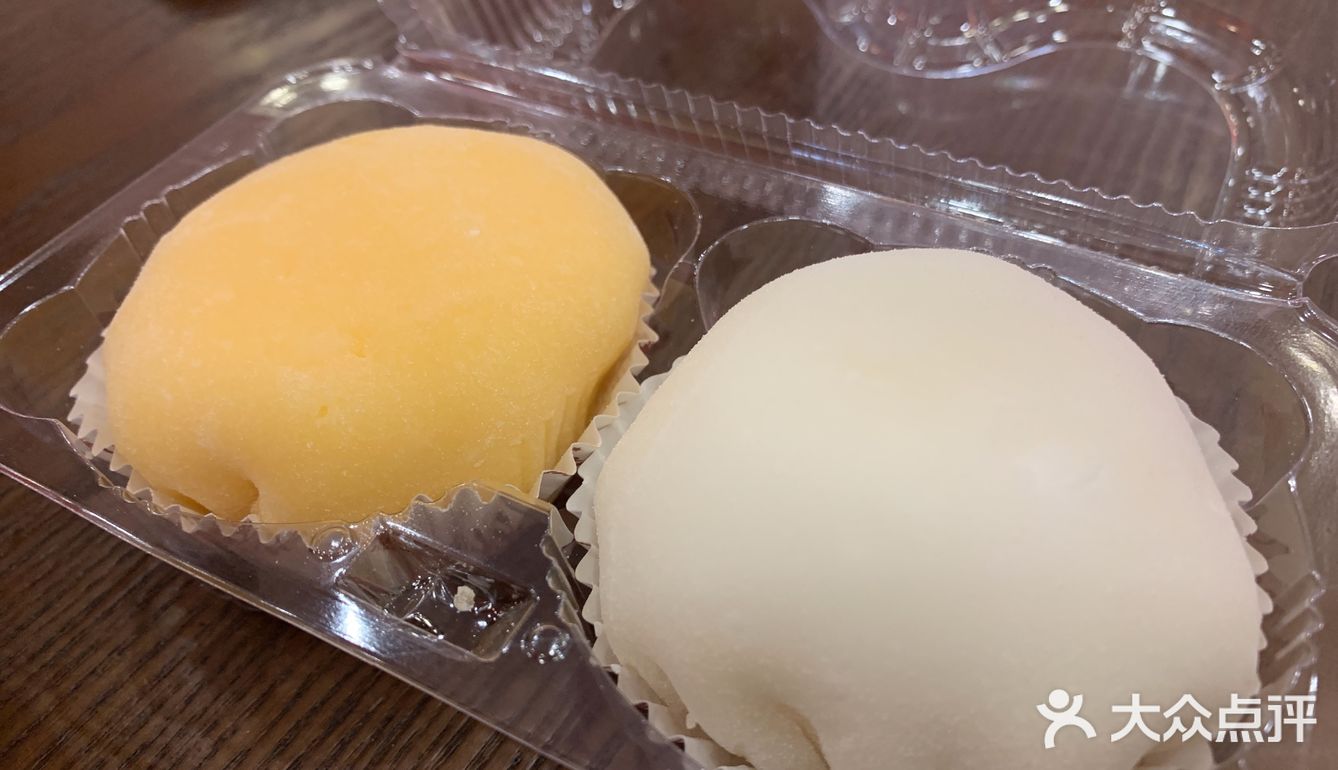 店里大红色装修风格. 非常喜庆有特色