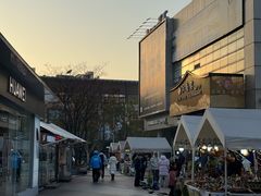 -证大大拇指广场(芳甸路店)