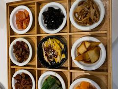 九宫格玲珑前菜-新仙清汤牛腩(铜锣湾店)