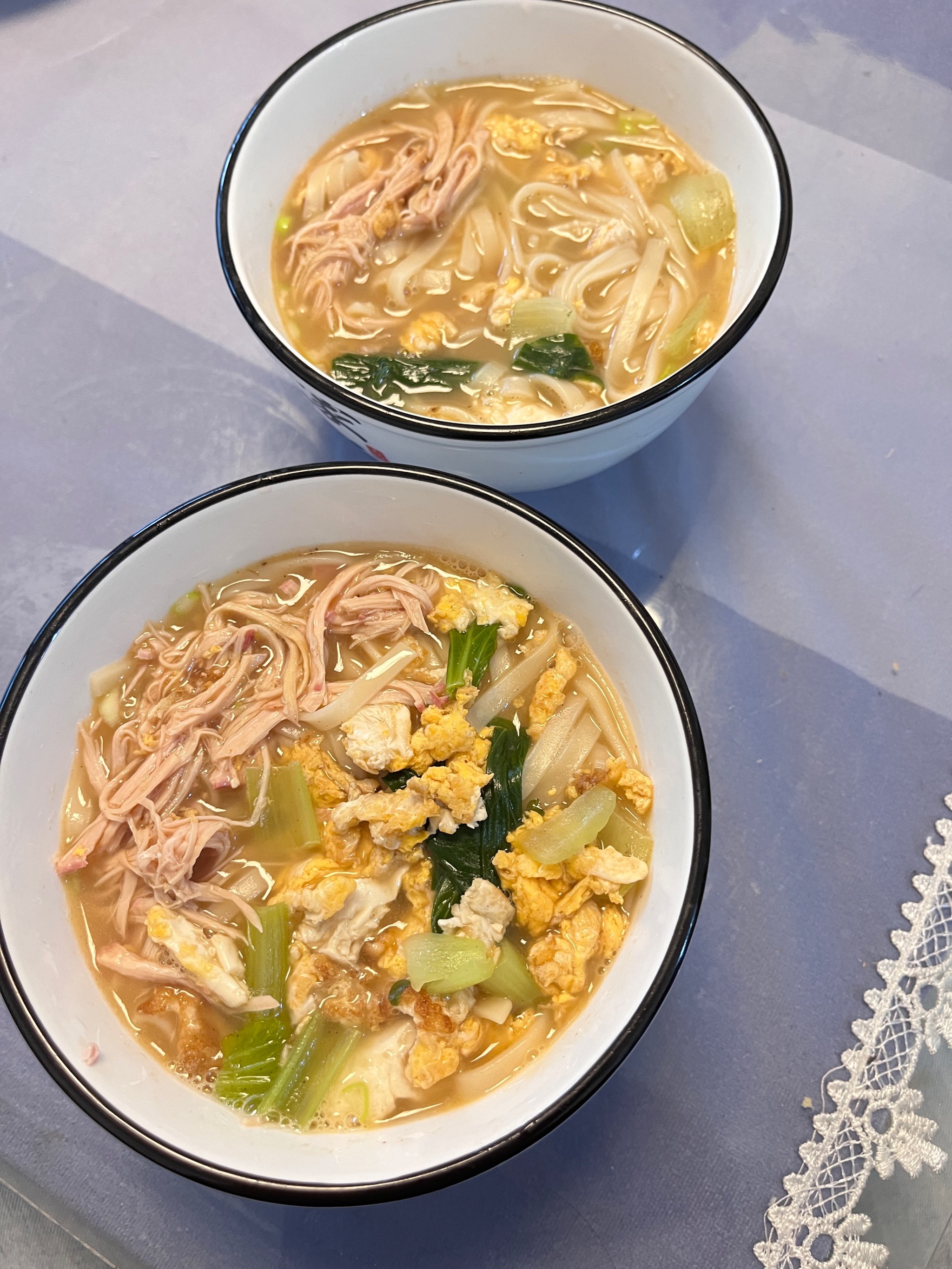 鸡肉面条图片_鸡肉面条图片高清大图 鸡肉面条图片_鸡肉面条图片高清大图（鸡肉块面条） 360词库