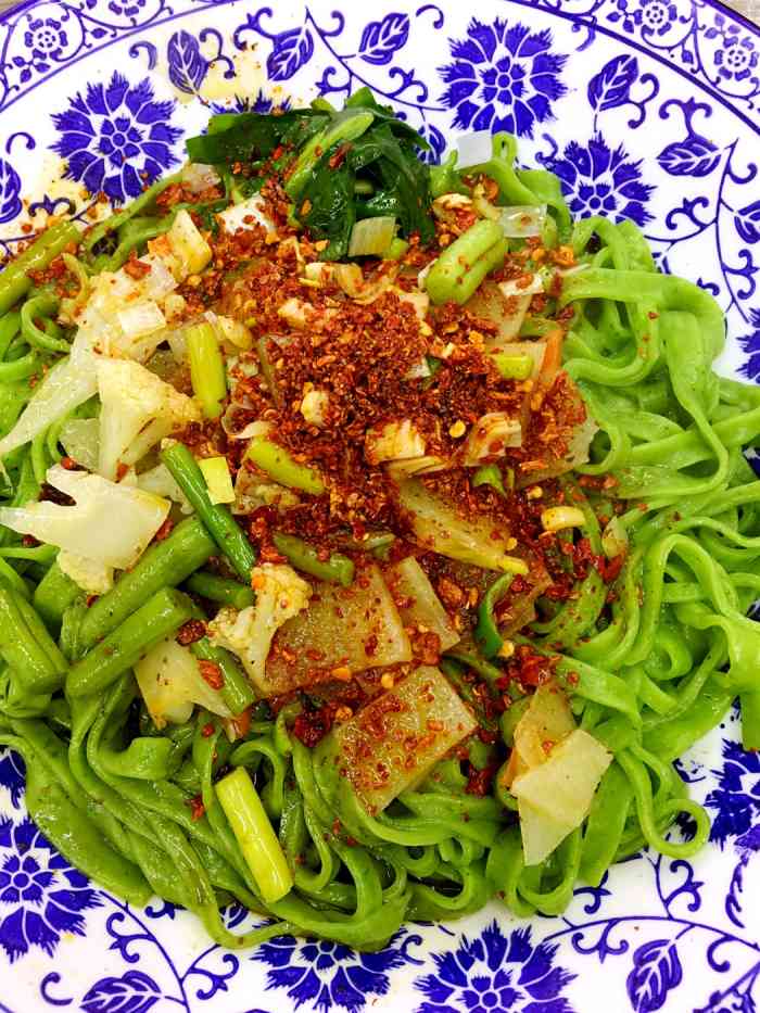 祥和手擀菠菜牛肉面(鑫海大厦店)-"很晚了 好多店都关门了 老板还在