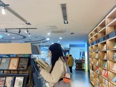 -第5大道精品休闲购物广场