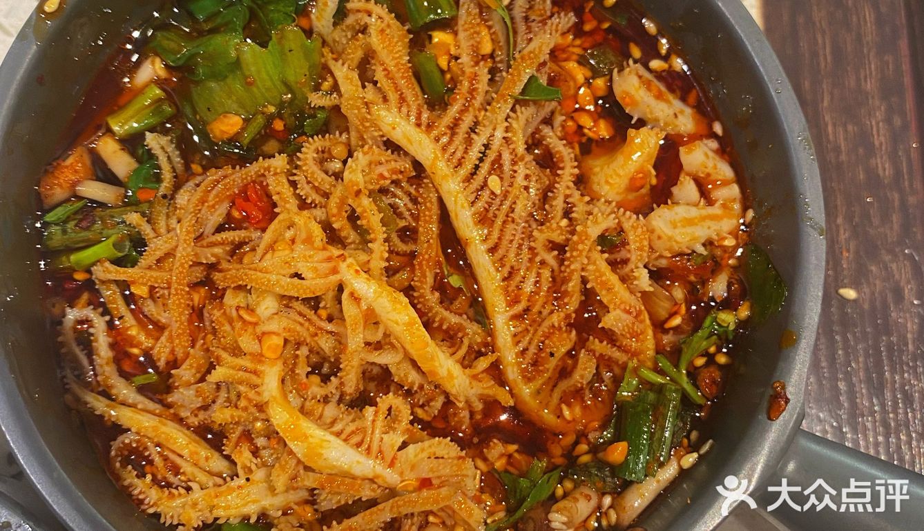 市中心最好吃的老成都串串！牛肉6毛！一次吃到爽！