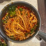 市中心最好吃的老成都串串！牛肉6毛！一次吃到爽！
