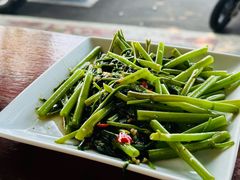 -Green Tree Rest. & Pub