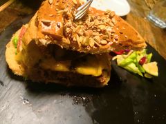 -HIGH FIVE哈福手工汉堡(桂林路店)