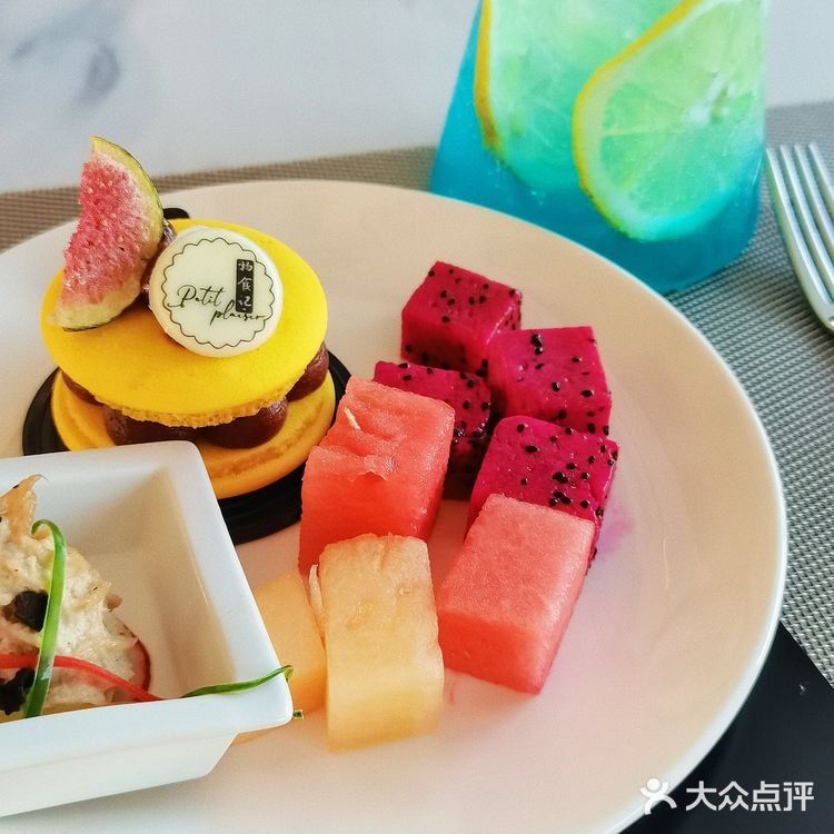 南昌新晋网红拍照地🔥溪湖旁的阳光玻璃桥