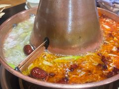 -果松木炭酸菜铜火锅·外婆参鸡汤