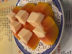 木瓜奶冻-广信牛奶甜品世家(台东店)