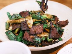 大蒜苗炒腊牛肉-苏湘杭(普罗旺世店)