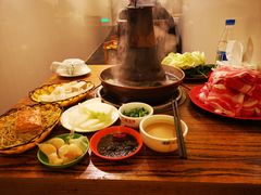 -洞庭洲·防空洞火锅·铜锅涮肉·烧烤(新百广场店)