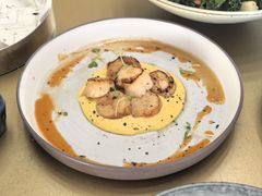 香煎扇贝配玉米泥-y SEA·西班牙餐厅(阿那亚·北戴河店)