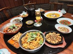 -川流不息·地道川菜·小龙虾(新松江路店)