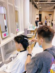 -PE SALON 