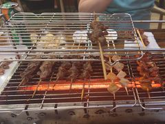 -哈尔滨小酒馆·鲜肉现穿自助烧烤(康新花园店)