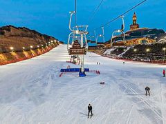 -采薇庄园四季滑雪场