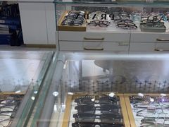 -美式眼镜·授权蔡司.依视路.尼康.豪雅.明月(人民广场店)