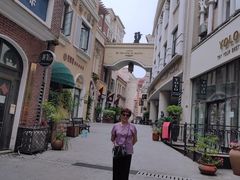 -鲁邦国际风情街(麦世达韩国精品百货店)