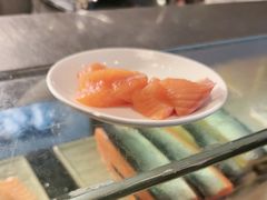 三文鱼刺身-广州希尔顿逸林酒店-OPEN開·全日制餐厅·海鲜·小火锅·自助餐(东风路店)