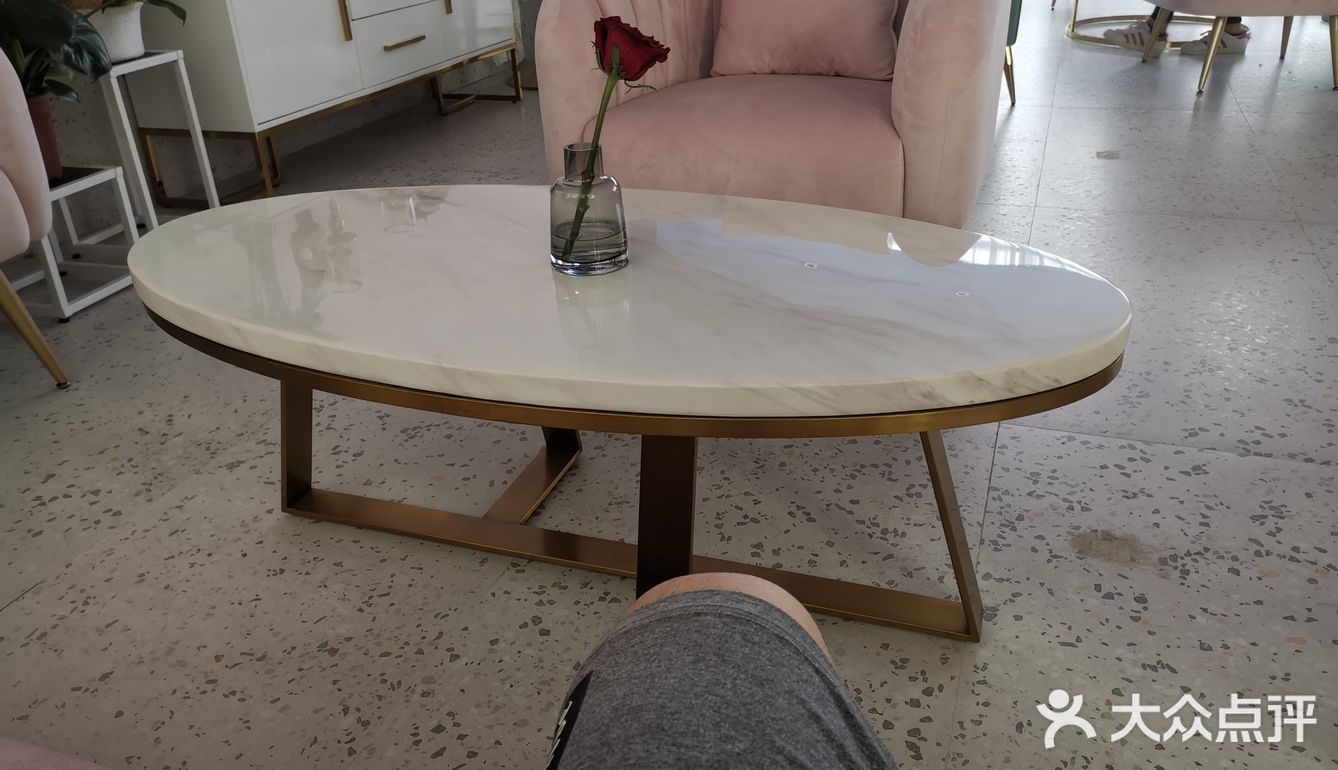 位置在一个角落里，还算是比较好找吧，广场暂时比较冷清