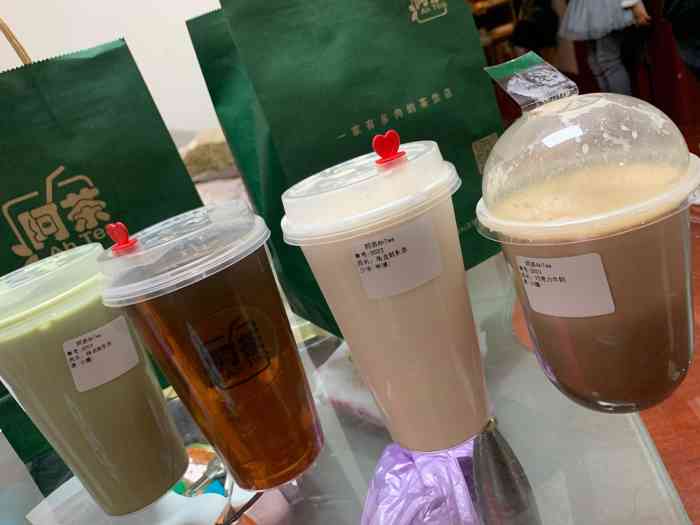 阿茶ahtea-"听说小区有一家网红奶茶店,特地来拔草,奶.