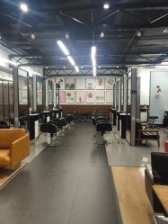 -FRIDAY星期五专业美发沙龙