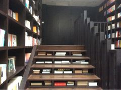 upload_pic-钟书阁(松江泰晤士小镇店)