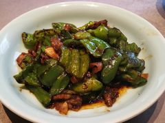 青椒炒黑猪肉-宏达宴老菜馆(群力第四大道店)