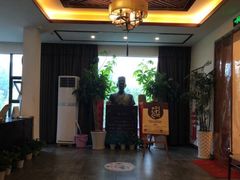-灸春堂·艾灸·痛症·整脊连锁(之江银泰店)