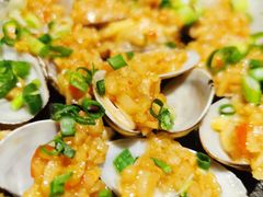 铁板花甲-何师烧烤Pro ·江湖川菜·小龙虾·精酿(太古里旗舰店)