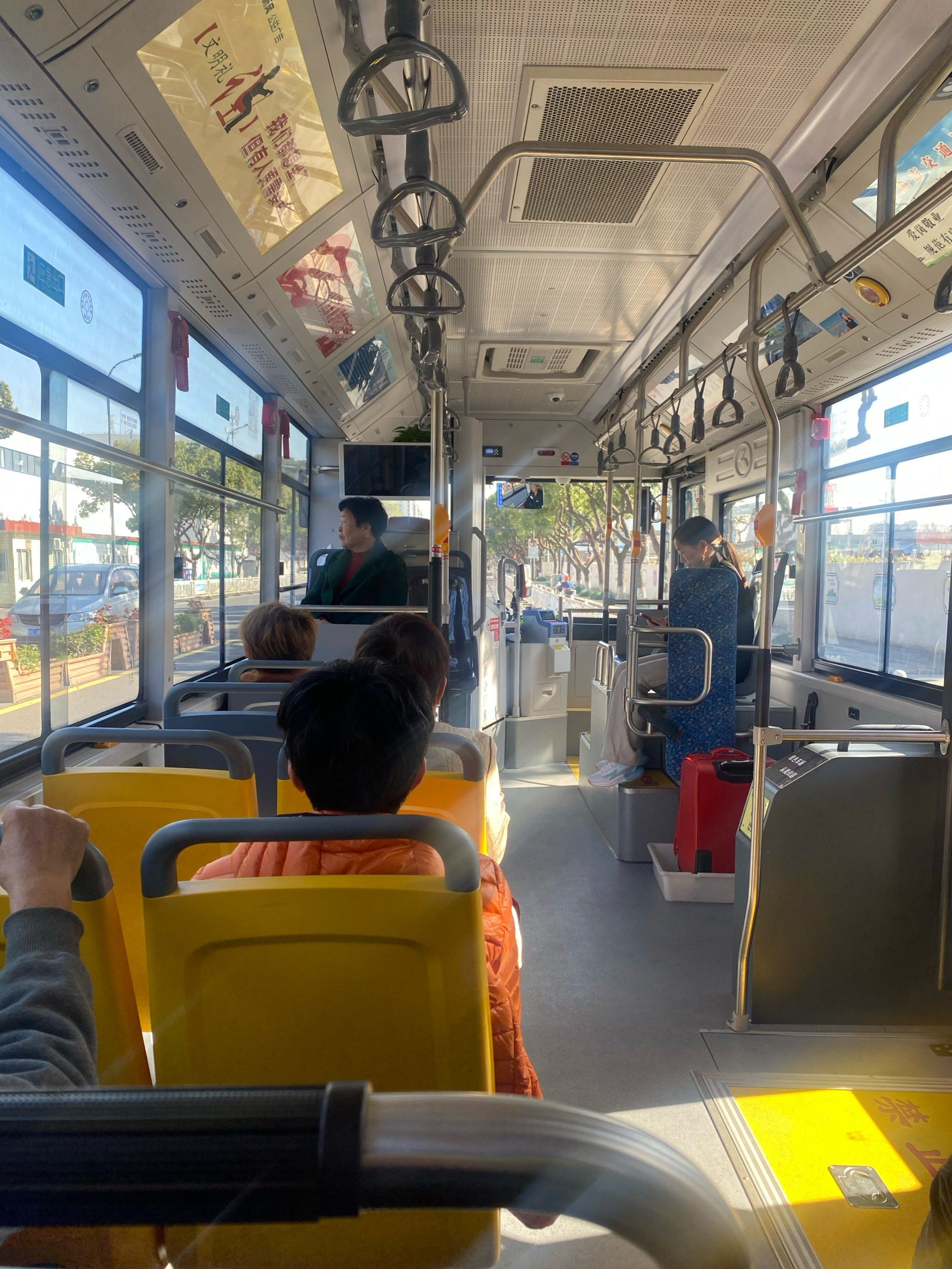 坐公交车比开车快乐一万倍