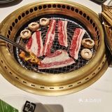 在牛角吃烤肉会验证烤肉吃五分或七分熟真的肉质口感会绝佳