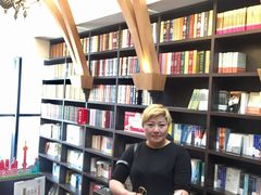 -钟书阁(松江泰晤士小镇店)