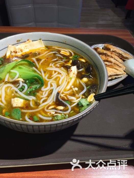 凤凰情湘西牛肉粉图片 - 第1张