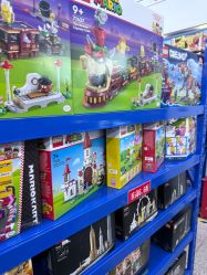 -逝水玩具折扣店