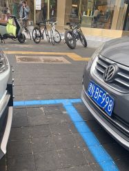 -一東造型烫发染发