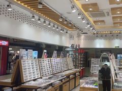 -美式眼镜·授权蔡司.依视路.尼康.豪雅.明月(人民广场店)