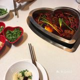 锅底还是心形的感觉是比较新派的火锅吧推荐品尝