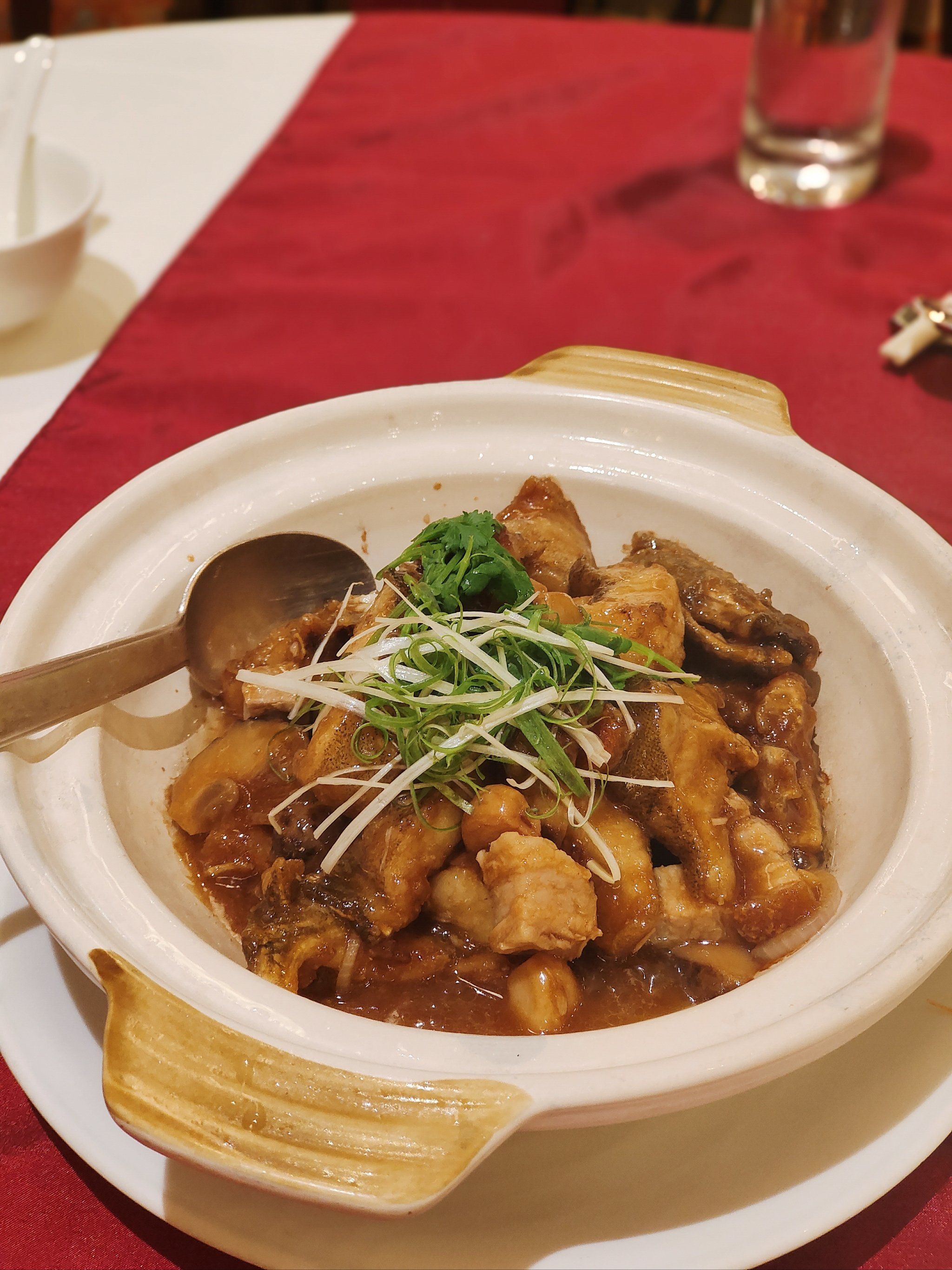 菜系:主打粤菜,采用新鲜食材制作传统粤菜,菜式令人惊喜