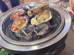 -围炉肉舍•炭烤活鳗•丹东海鲜烤肉(步行街店)