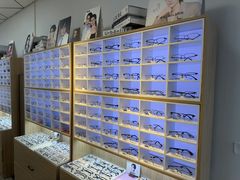 -天空之镜眼镜店蔡司依视路配镜授权零售店(望京颐堤港店)