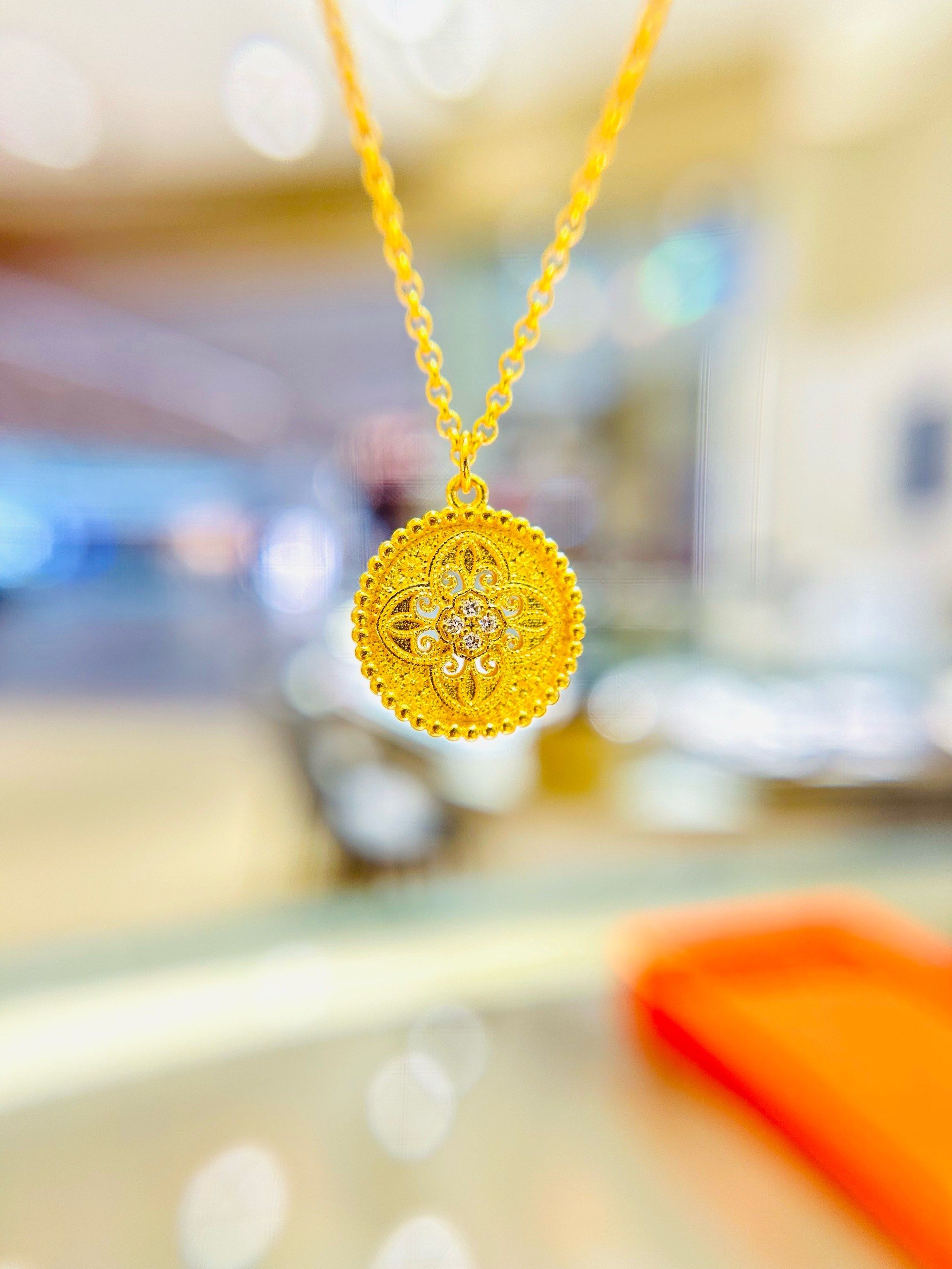 伟德bv1946官网-金价重拾涨势 部分金饰品牌金价上涨近50元克