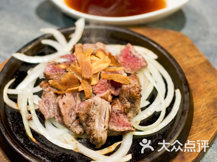 飣-日式料理(外滩店)铁板牛肉图片 - 第1张
